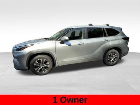 Used 2023 Toyota Highlander XLE AWD/4WD image 5