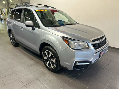 Used 2017 Subaru Forester 2.5i Premium w/ Popular Package #2A AWD/4WD image 2
