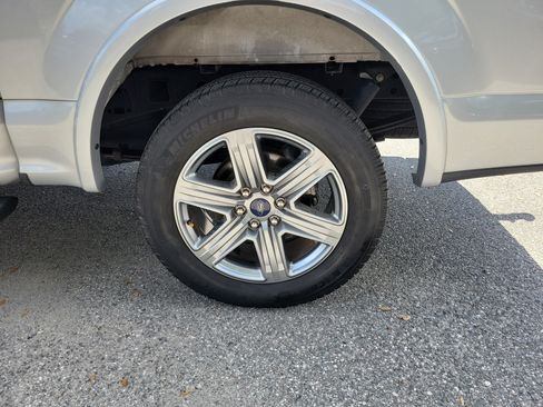 Used 2018 Ford F150 XLT w/ Equipment Group 302A Luxury RWD image 5