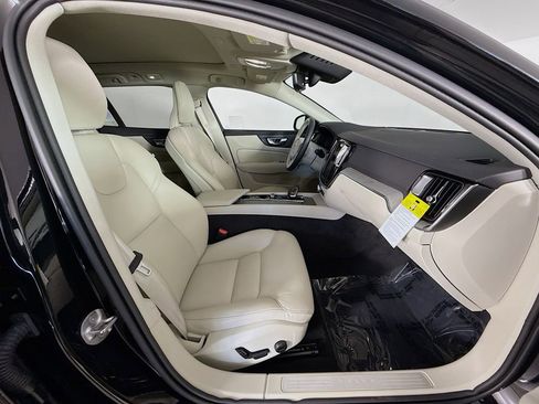 Certified 2026 Volvo V60 B5 Cross Country Plus w/ Climate Package image 29