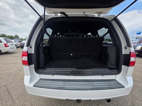 Used 2012 Lincoln Navigator 4WD image 8