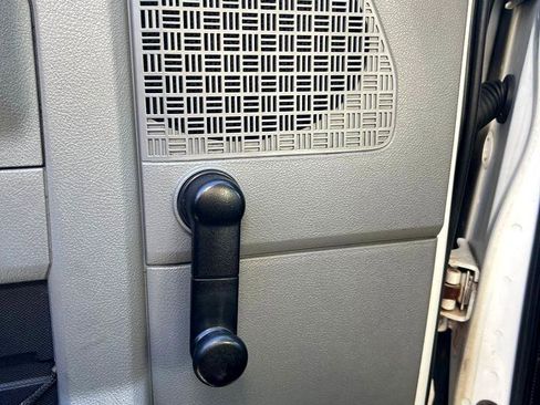 Used 2010 Ford E-350 and Econoline 350 Super Duty image 13