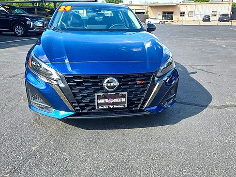 Used 2024 Nissan Altima 2.5 SR w/ SR Premium Package FWD image 3