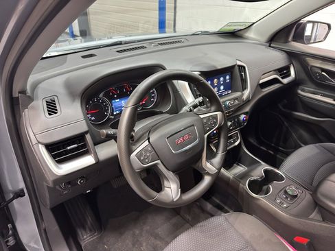 Used 2024 GMC Terrain SLE w/ Driver Convenience Package image 16