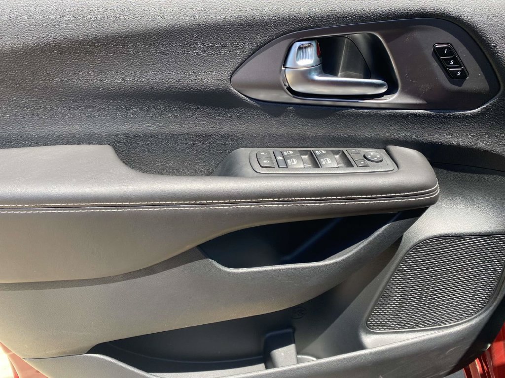 New 2026 Chrysler Pacifica Select AWD/4WD image 13