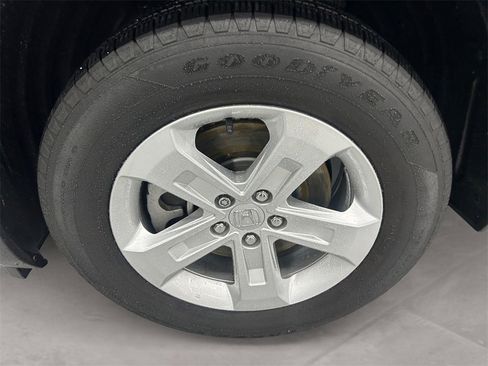 Used 2023 Honda Pilot LX image 14