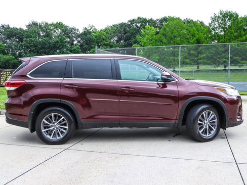 Used 2019 Toyota Highlander XLE AWD/4WD image 5