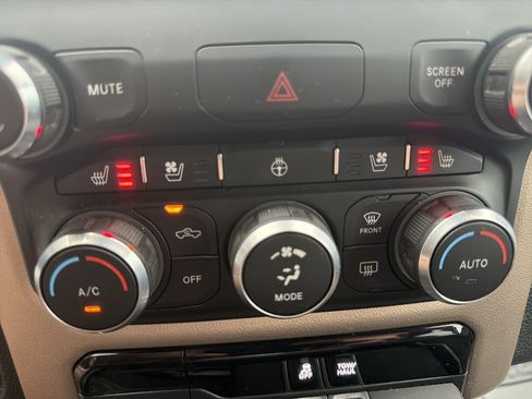 Used 2021 RAM 1500 Laramie AWD/4WD image 27