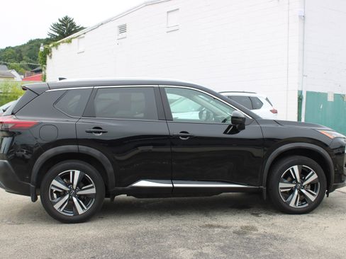 Certified 2023 Nissan Rogue SL w/ SL Premium Package AWD/4WD image 9