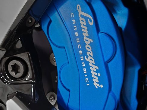 Used 2021 Lamborghini Urus image 9