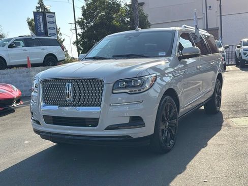 Used 2023 Lincoln Navigator L Reserve AWD/4WD image 5
