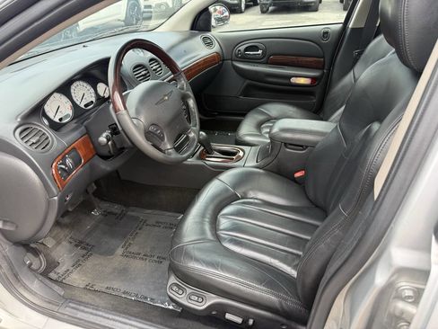 Used 2002 Chrysler Concorde Limited image 6