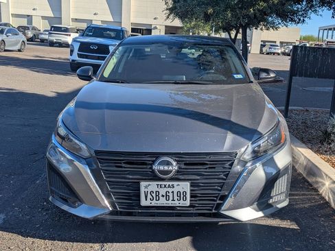 Used 2025 Nissan Altima 2.5 SV image 3