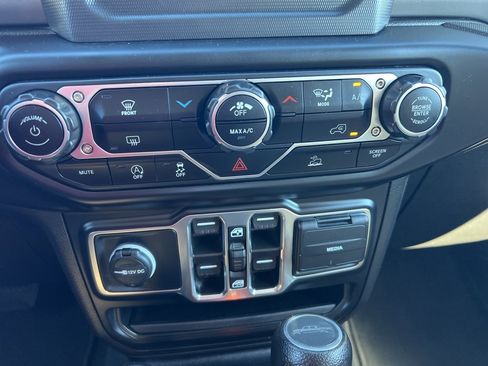 Used 2022 Jeep Gladiator Sport image 18