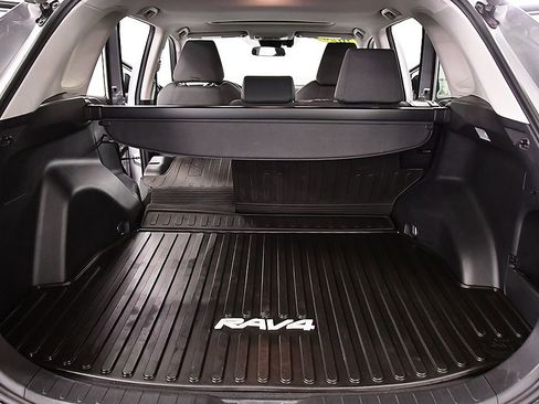 Used 2020 Toyota RAV4 XLE w/ Convenience Package image 30