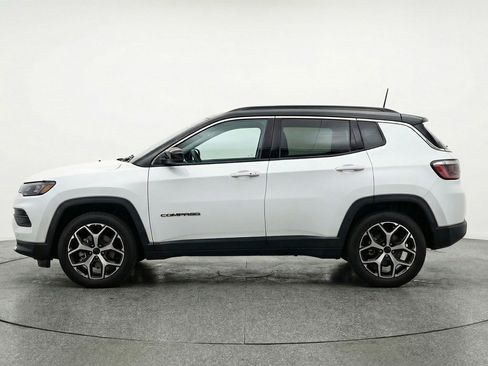 Used 2025 Jeep Compass Limited AWD/4WD image 4