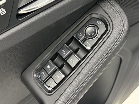 Certified 2024 Porsche Macan image 28