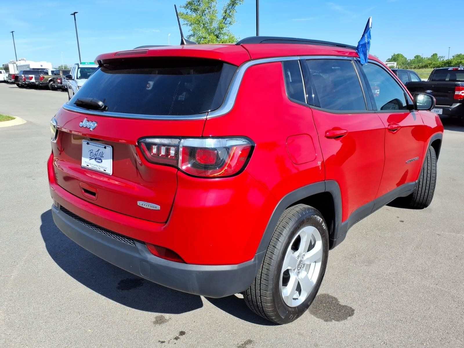 Used 2019 Jeep Compass Latitude FWD image 3