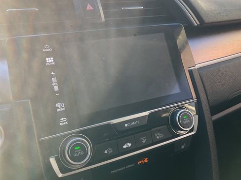 Used 2017 Honda Civic Touring image 7