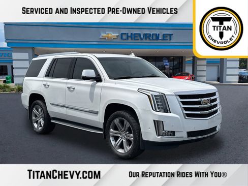 Used 2018 Cadillac Escalade Luxury AWD/4WD image 1