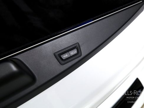 Used 2024 Rolls-Royce Cullinan AWD/4WD image 23