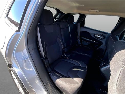 Used 2016 Jeep Cherokee Latitude image 25