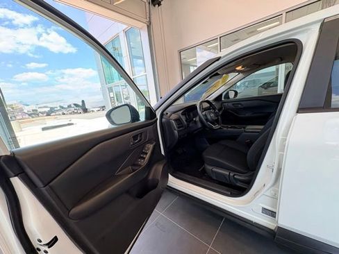 Used 2024 Nissan Rogue S AWD/4WD image 24