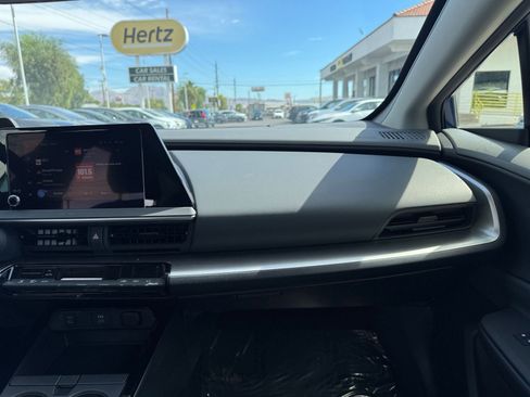 Used 2025 Toyota Prius LE image 33