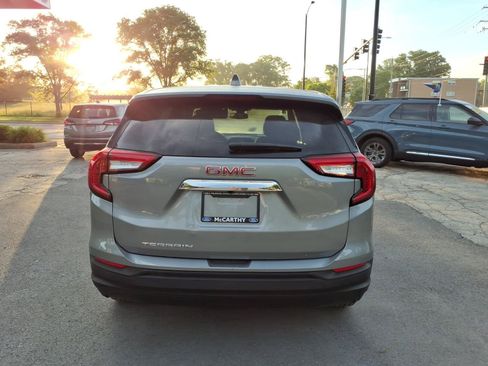 Used 2024 GMC Terrain SLE FWD image 3