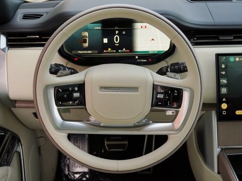 Used 2026 Land Rover Range Rover SE AWD/4WD image 15