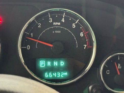 Used 2017 Jeep Wrangler Unlimited Sahara w/ Connectivity Group image 10