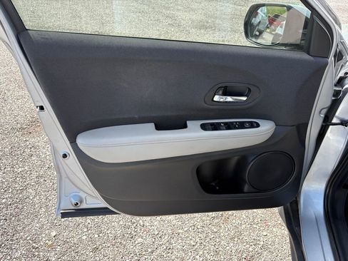 Used 2019 Honda HR-V LX image 9