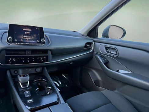 Used 2024 Nissan Rogue S image 5