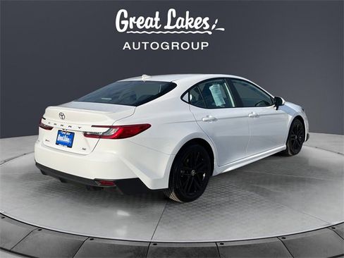 Used 2026 Toyota Camry SE image 5