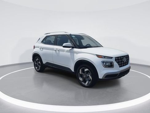 New 2026 Hyundai Venue SEL FWD image 2