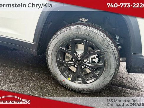 New 2026 Jeep Grand Cherokee L Laredo image 23