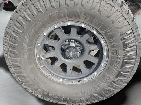 Used 2010 Jeep Wrangler Unlimited Sahara w/ Dual Top Group AWD/4WD image 16