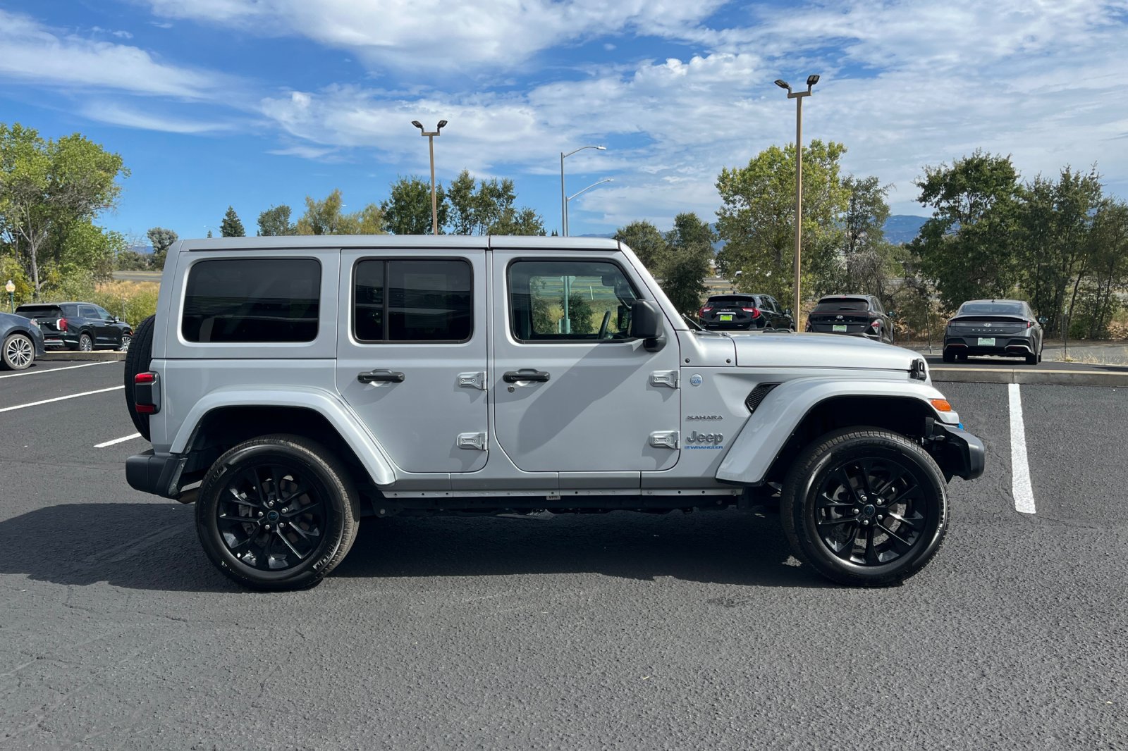 Used 2024 Jeep Wrangler Unlimited Sahara AWD/4WD image 70