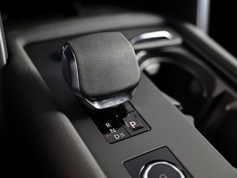 New 2025 Land Rover Discovery Metropolitan Edition image 47