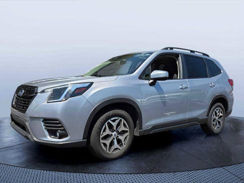 Used 2024 Subaru Forester Premium AWD/4WD image 2