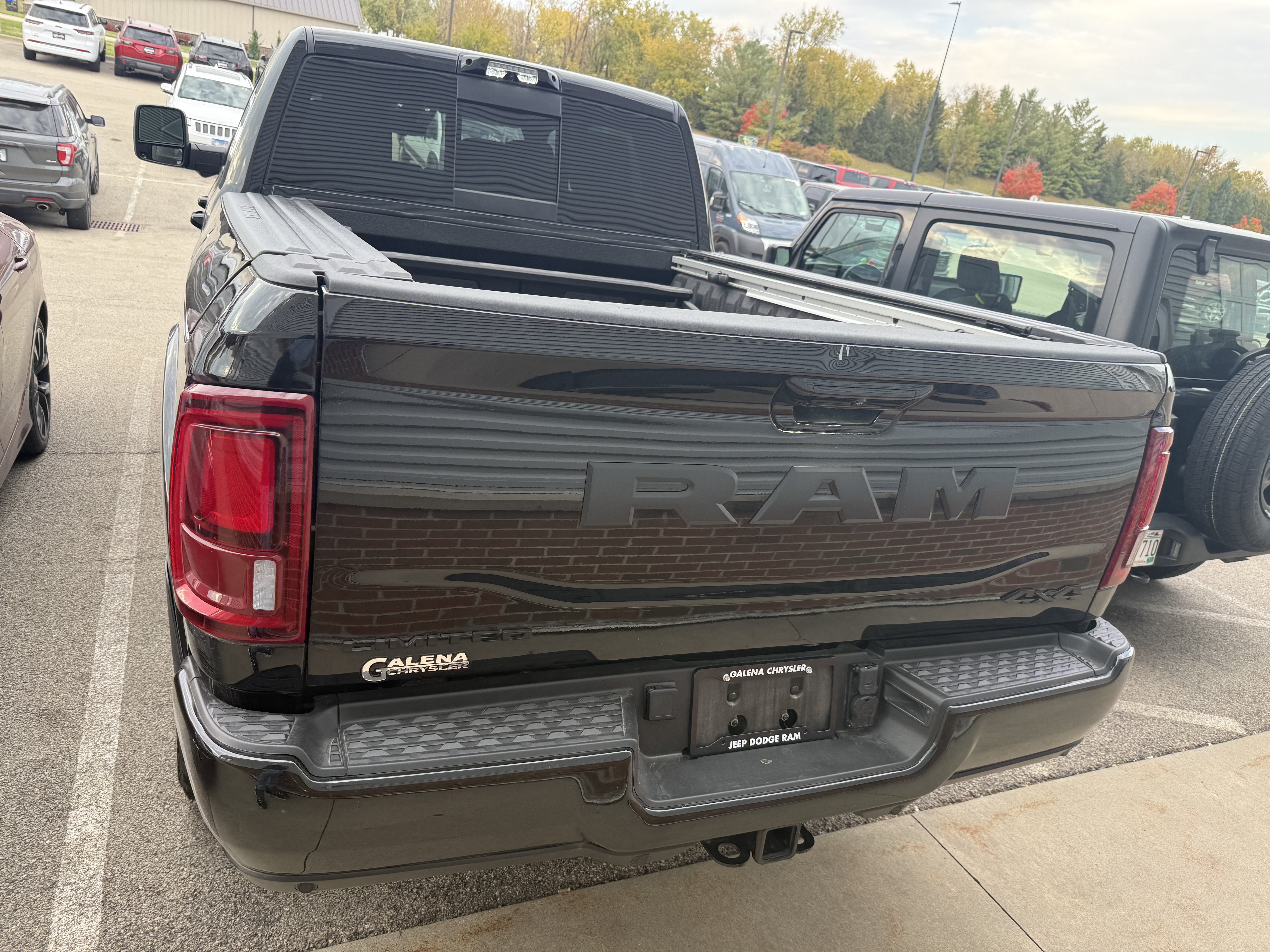 Used 2025 RAM 2500 Limited AWD/4WD image 9