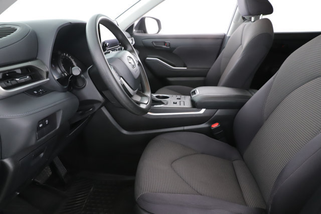 Used 2024 Toyota Highlander LE AWD/4WD image 16