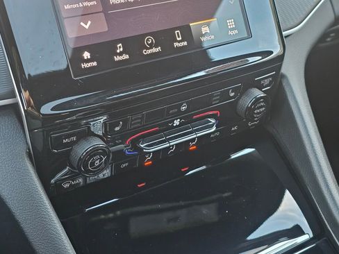 Used 2025 Jeep Grand Cherokee Altitude image 26