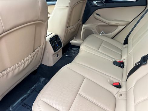 Used 2025 Porsche Macan image 14