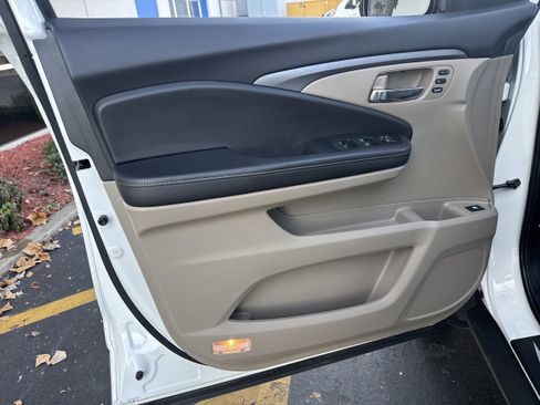 Used 2023 Honda Ridgeline RTL-E image 8