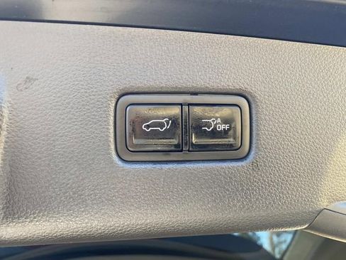 Used 2024 Kia Carnival EX image 7