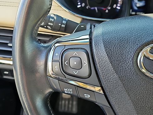 Used 2015 Toyota Avalon Limited image 23