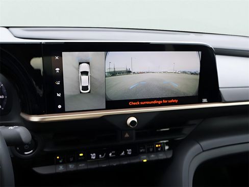 Used 2023 Toyota Crown Platinum image 25