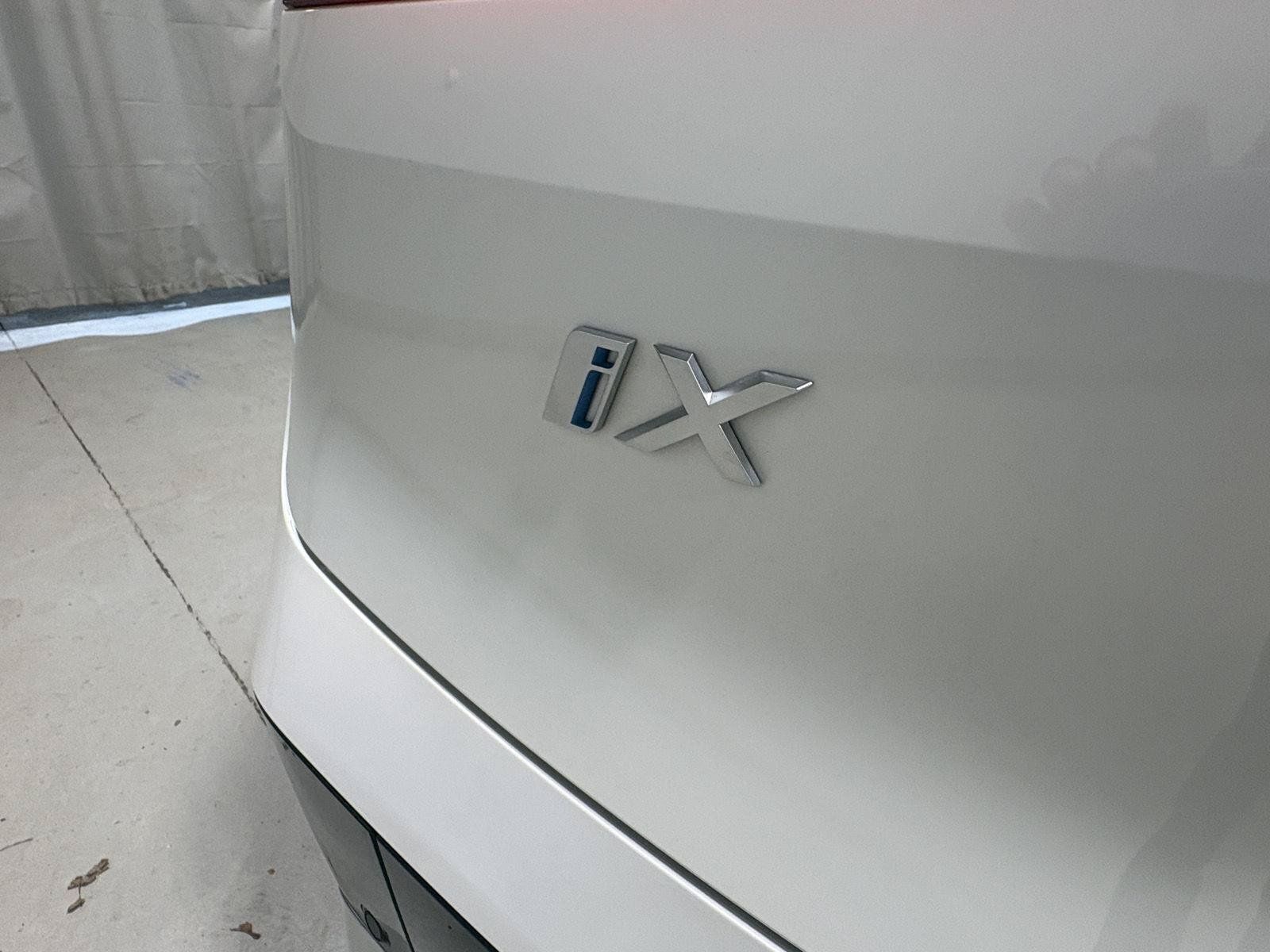 Used 2023 BMW iX xDrive50 w/ Premium Package AWD/4WD image 19