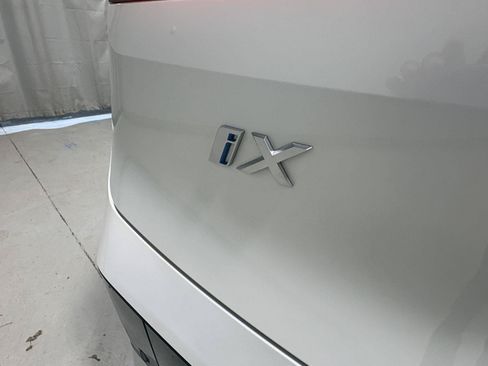 Used 2023 BMW iX xDrive50 w/ Premium Package AWD/4WD image 19